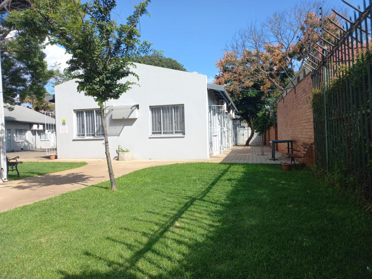 Triple9 Hatfield Guesthouse Pretoria Exterior photo