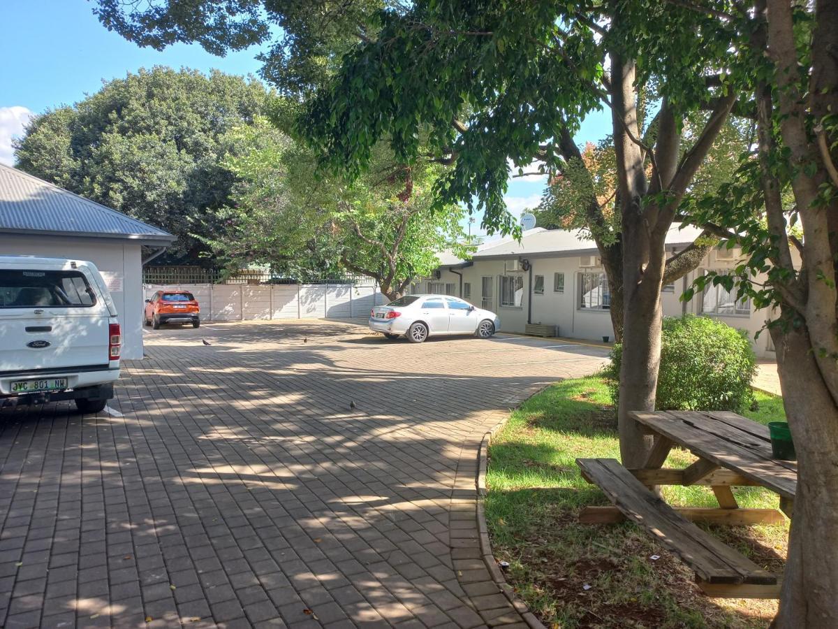 Triple9 Hatfield Guesthouse Pretoria Exterior photo