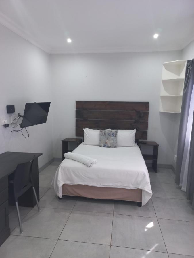 Triple9 Hatfield Guesthouse Pretoria Exterior photo