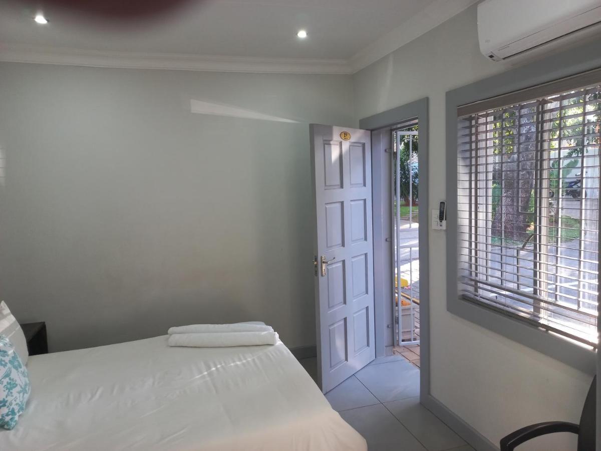 Triple9 Hatfield Guesthouse Pretoria Exterior photo